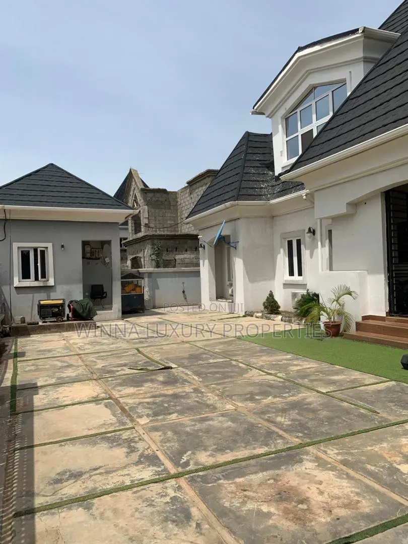 5bdrm Penthouse in Berachal Estate,, Lugbe District for sale in Lugbe District