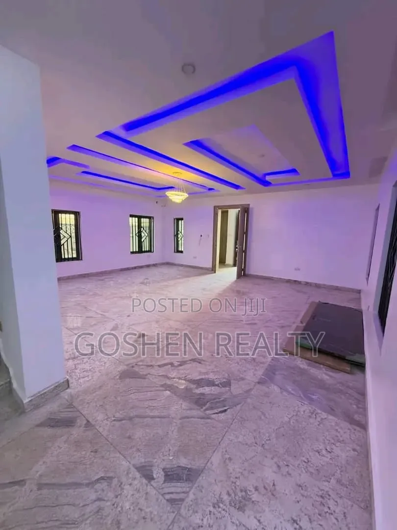 5bdrm Duplex in Utako Main for rent in Utako