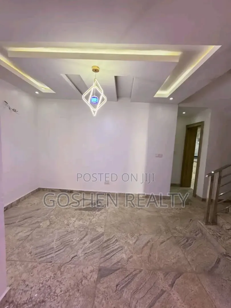 5bdrm Duplex in Utako Main for rent in Utako
