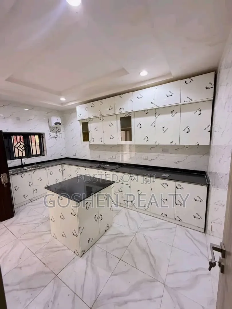 5bdrm Duplex in Utako Main for rent in Utako