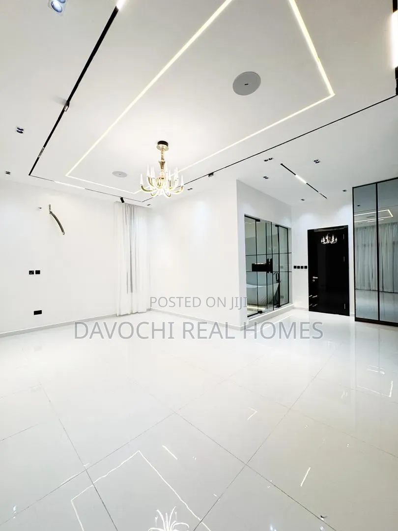 5bdrm Duplex in Lekki Phase 1 for sale in Lekki Phase 1