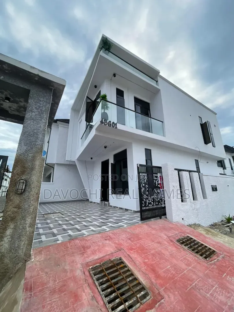4bdrm Duplex in Ikota for sale in Ikota