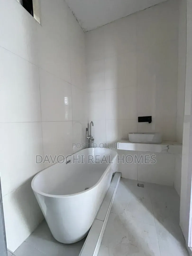 4bdrm Duplex in Ikota for sale in Ikota