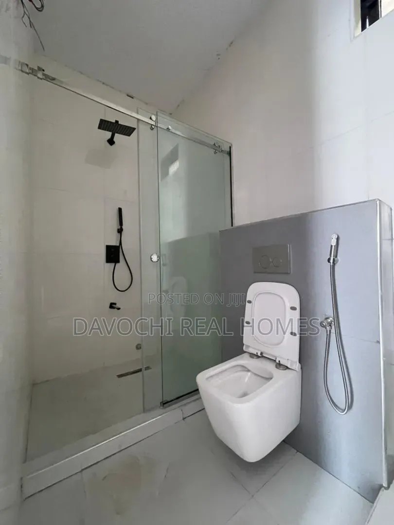 4bdrm Duplex in Ikota for sale in Ikota