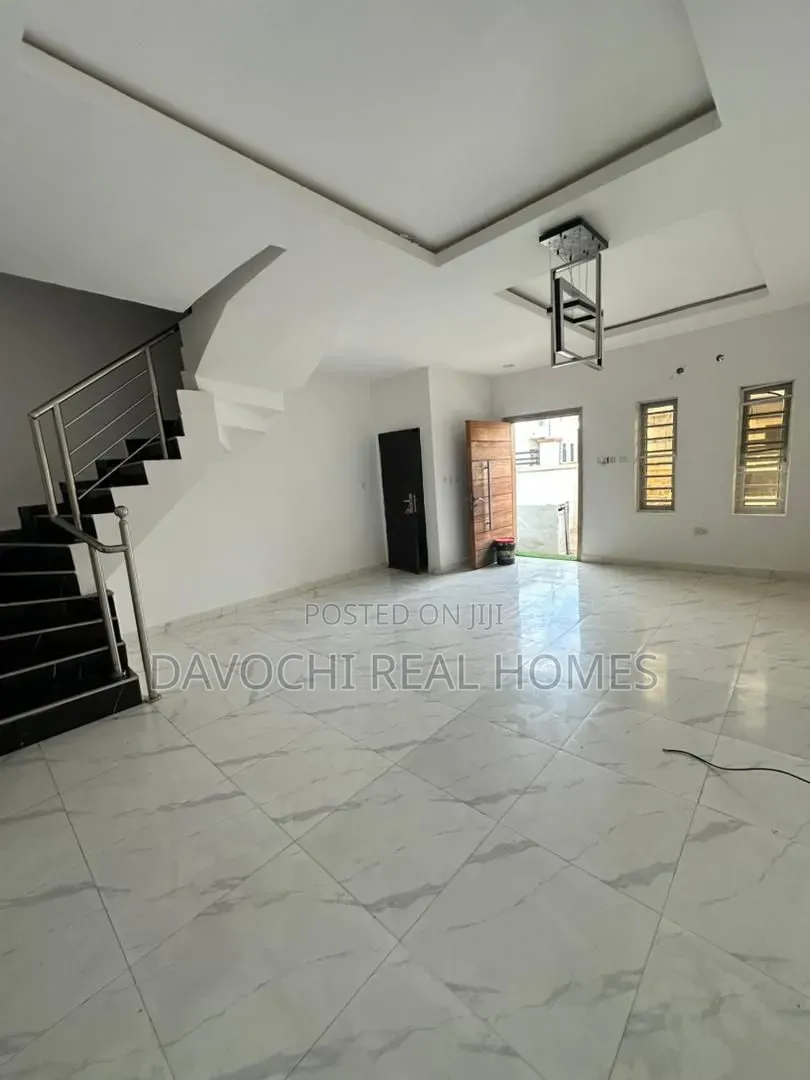 4bdrm Duplex in Ikota for rent in Ikota