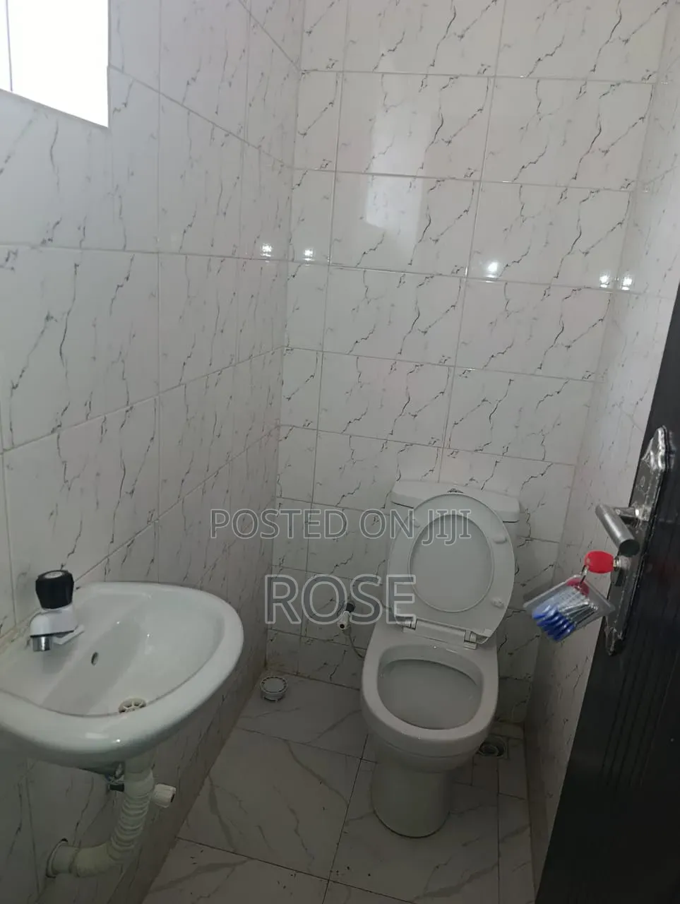 5bdrm Bungalow in Shelter Afrique, Uyo for sale in Uyo