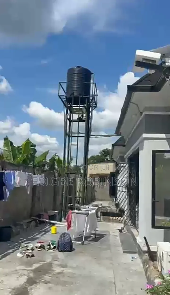 3bdrm Bungalow in Gobison Estate, Warri for sale in Warri