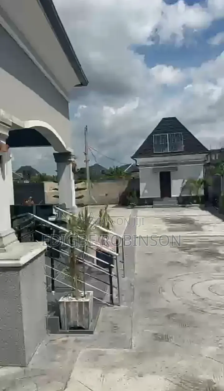 3bdrm Bungalow in Gobison Estate, Warri for sale in Warri