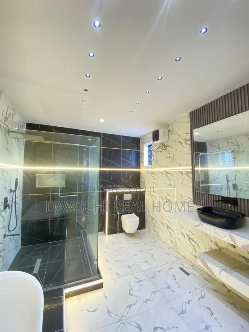 5bdrm Duplex in Ikate for sale in Ikate