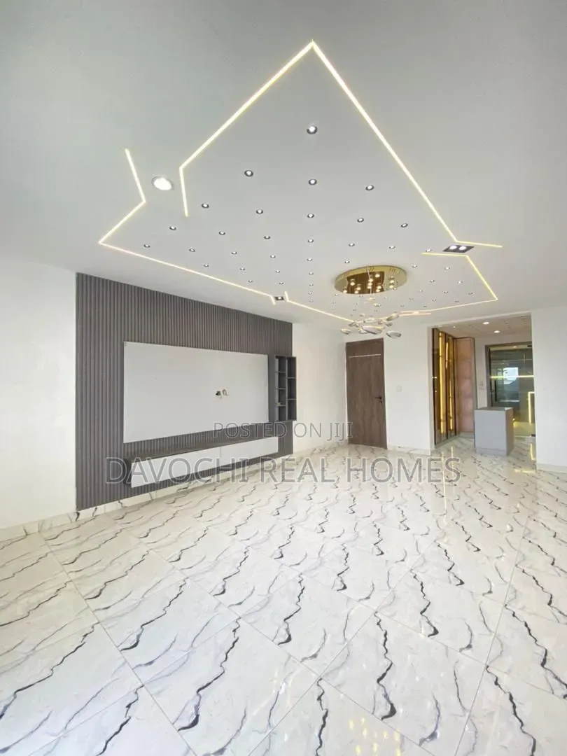 5bdrm Duplex in Ikate for sale in Ikate