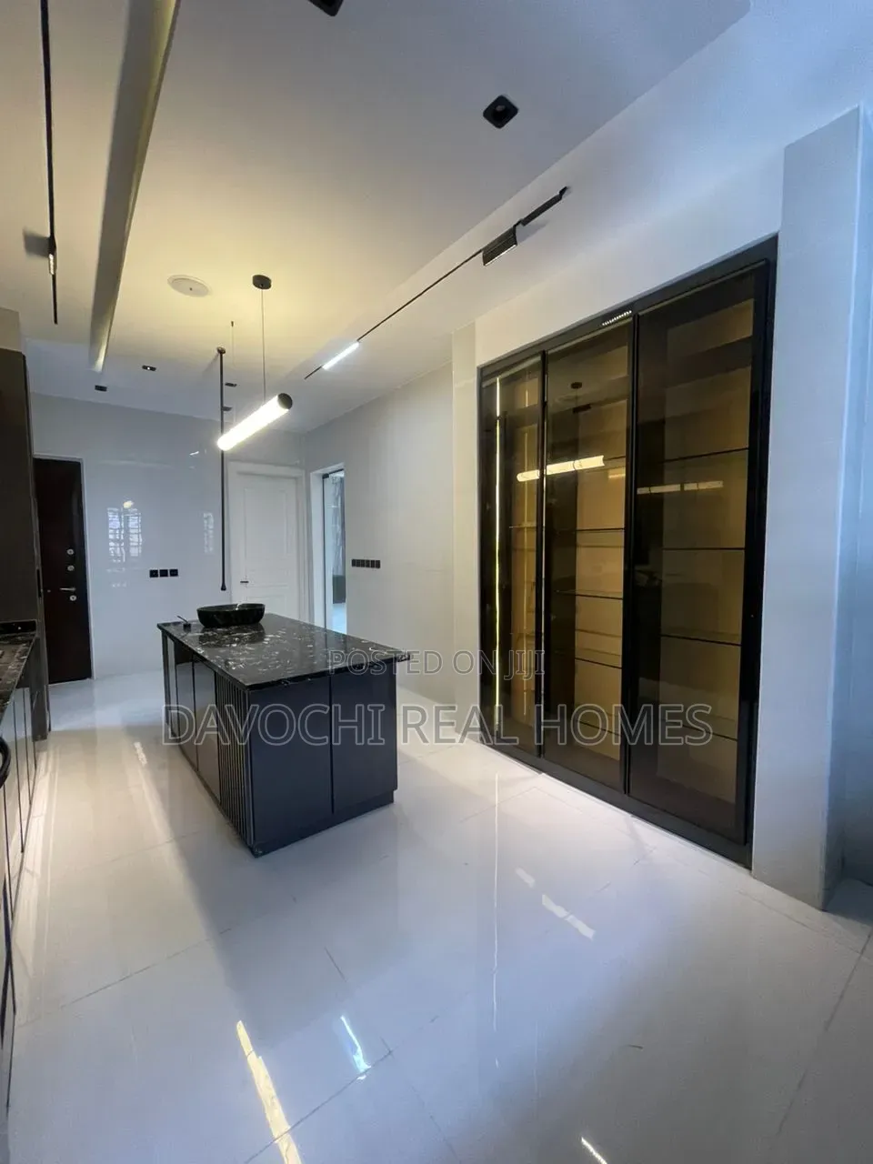 5bdrm Duplex in Ikate for sale in Ikate