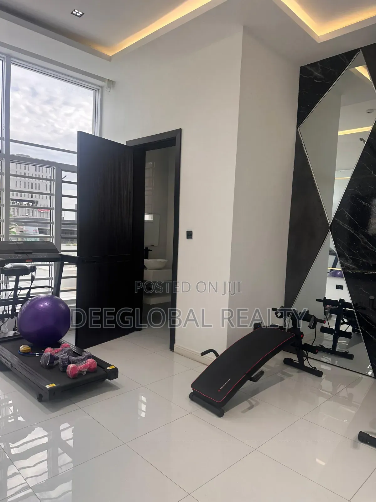 5bdrm Duplex in Off Freedom Way, Lekki for sale in Lekki