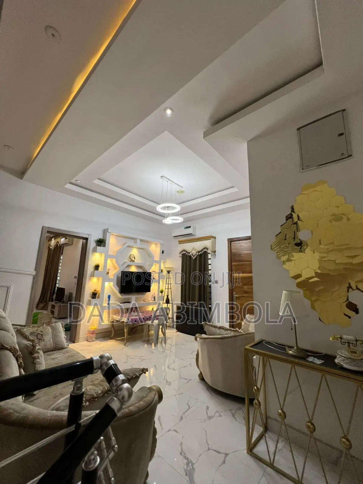 5bdrm Duplex in Chevron for rent in Chevron