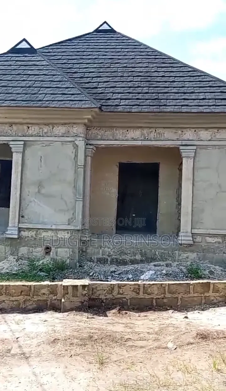 6bdrm Bungalow in Urughelli Estate, Ugheli for sale in Ugheli