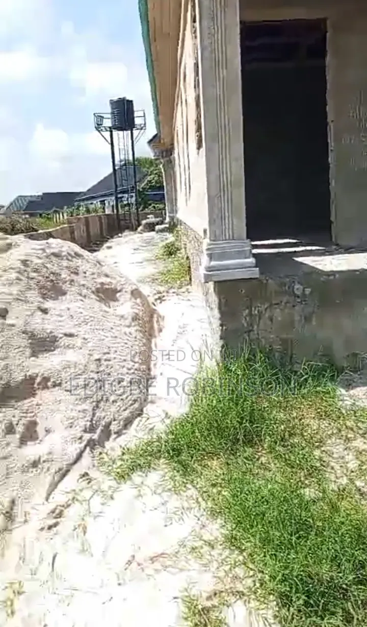 6bdrm Bungalow in Urughelli Estate, Ugheli for sale in Ugheli