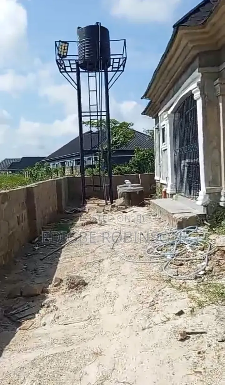 6bdrm Bungalow in Urughelli Estate, Ugheli for sale in Ugheli