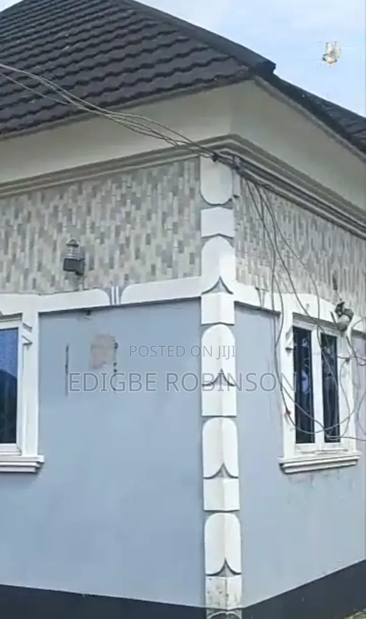 5bdrm Bungalow in Ugbokodo Estate, Warri for sale in Warri