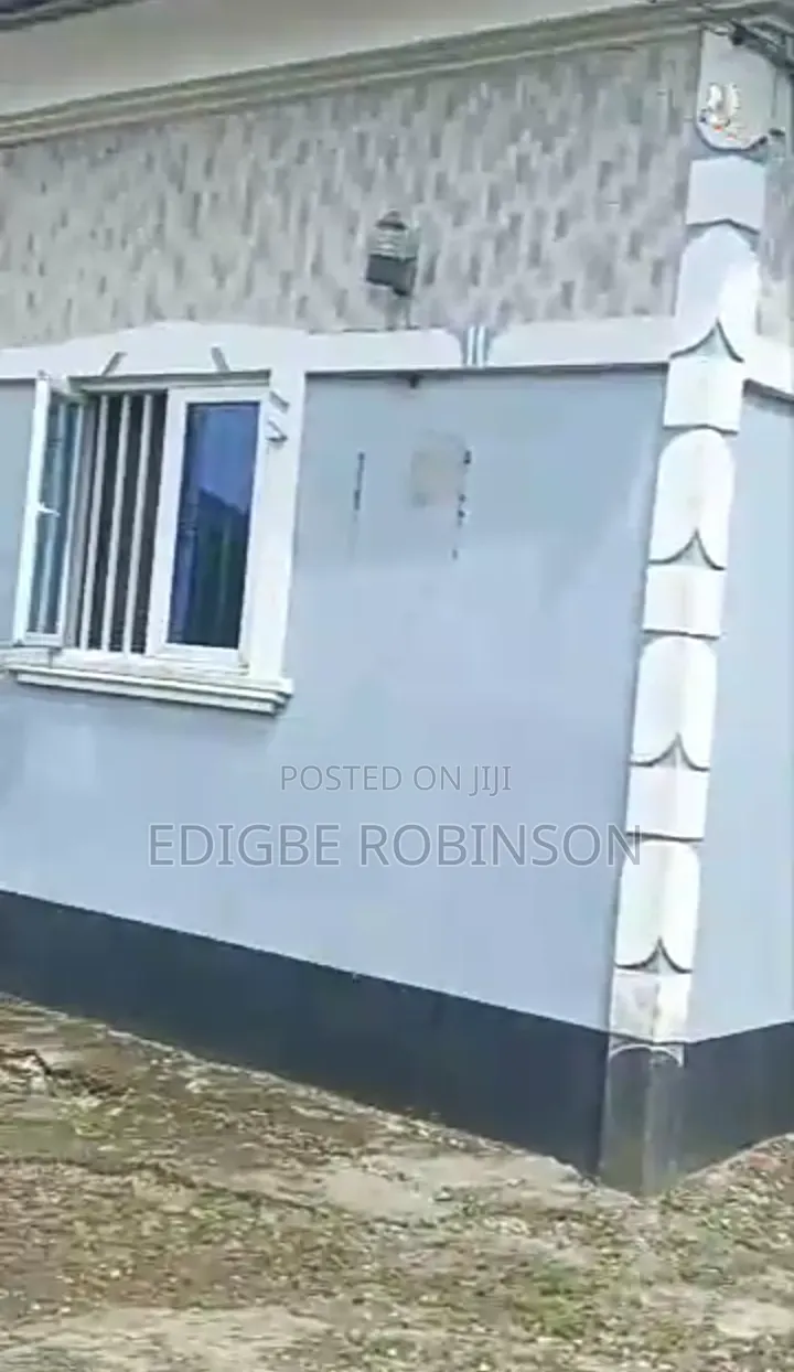 5bdrm Bungalow in Ugbokodo Estate, Warri for sale in Warri