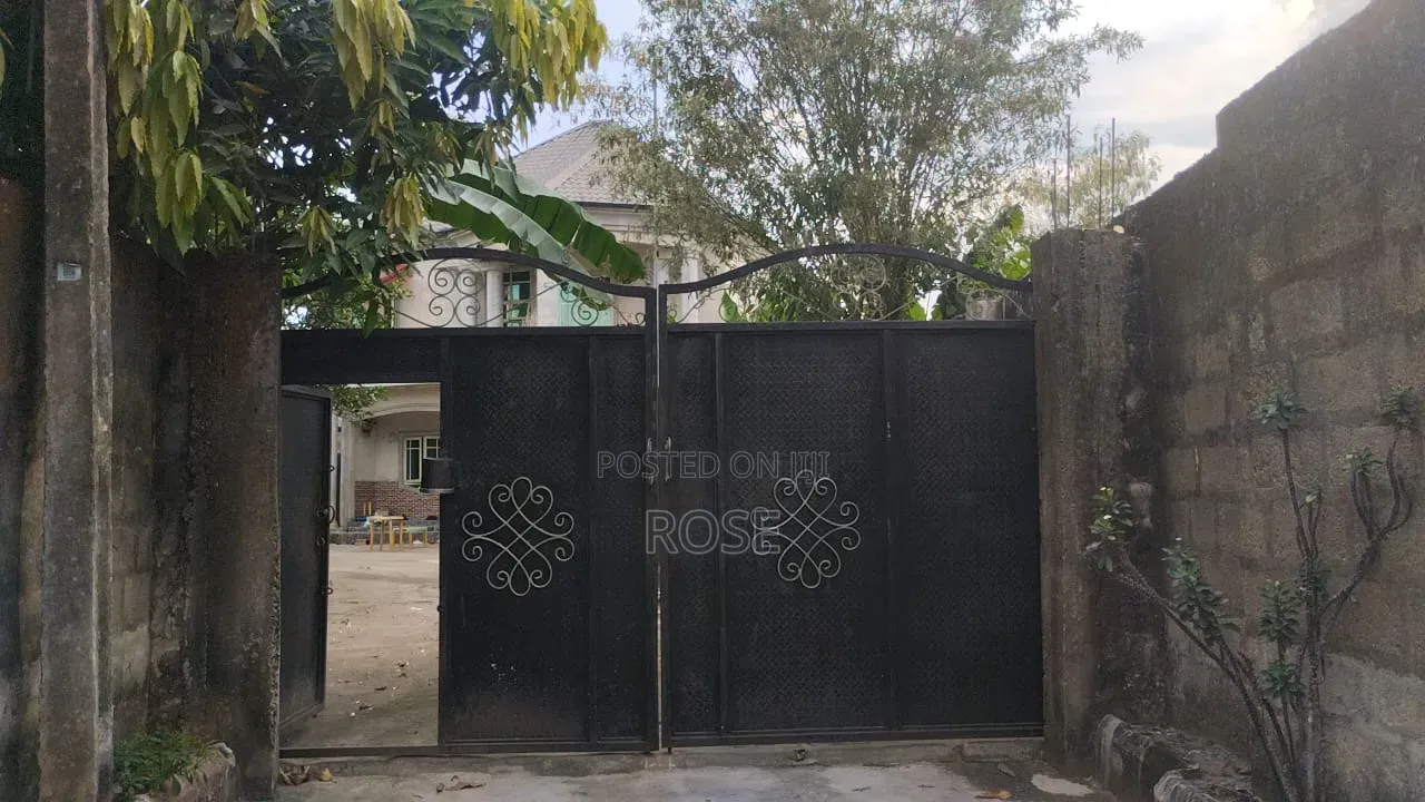 7bdrm Duplex in ......, Uyo for sale in Uyo