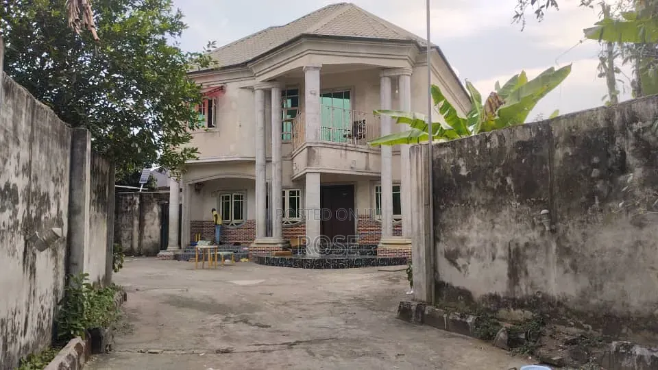 7bdrm Duplex in ......, Uyo for sale in Uyo