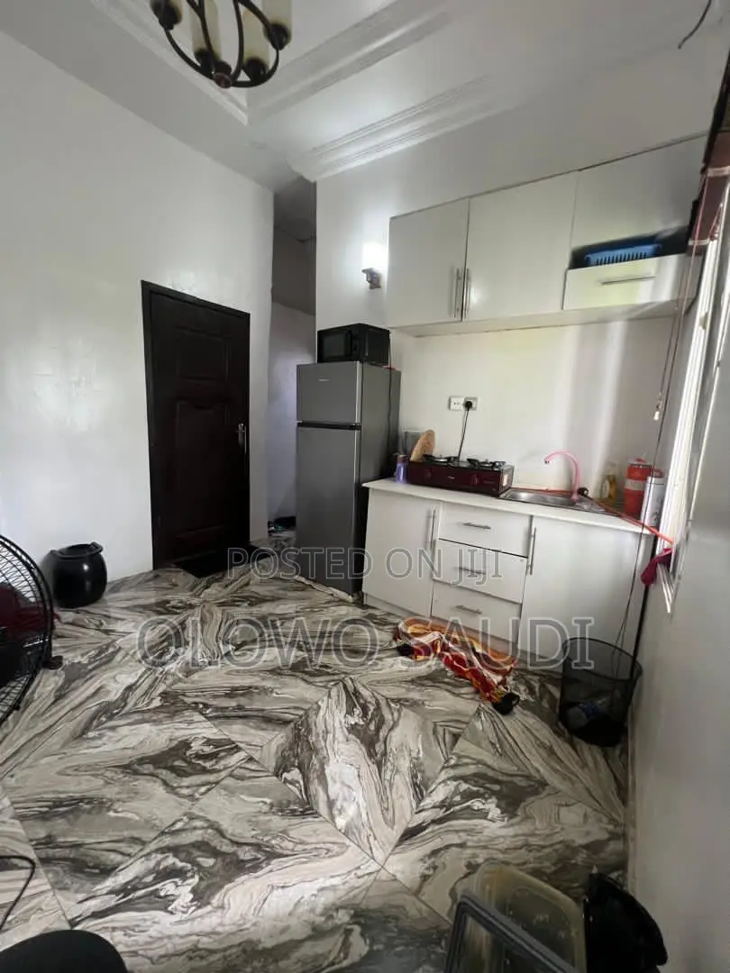 Mini Flat in Chevron for rent in Chevron