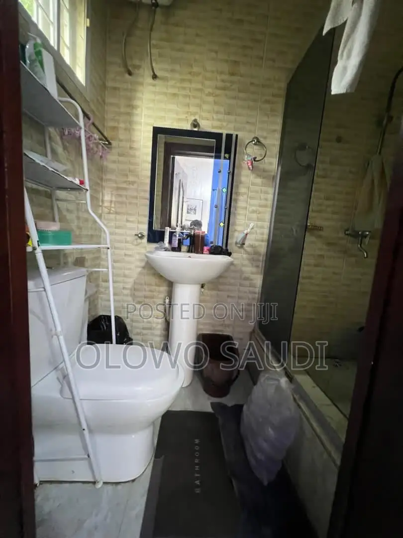 Mini Flat in Chevron for rent in Chevron
