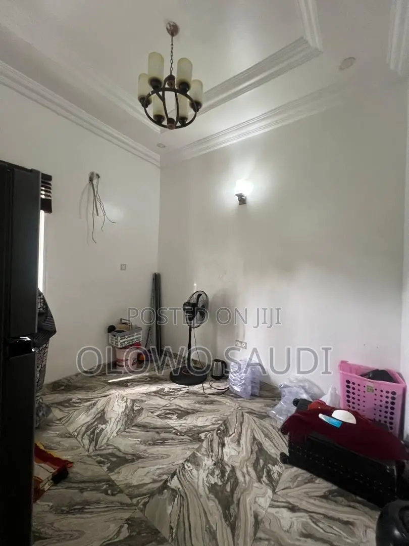 Mini Flat in Chevron for rent in Chevron