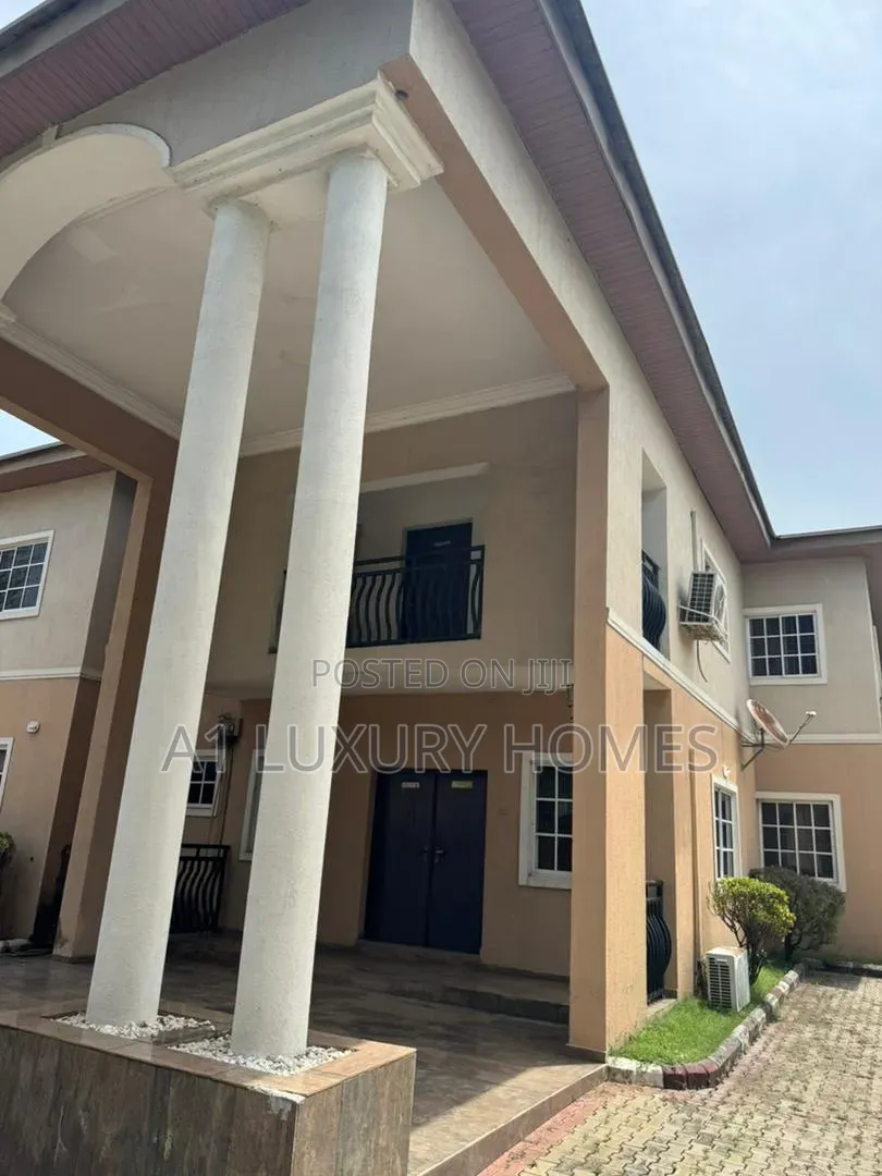 5bdrm Duplex in Bunkoro for sale in Bunkoro