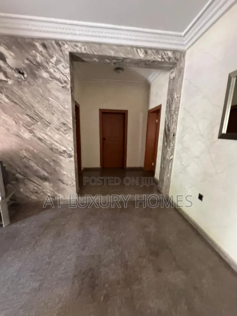 5bdrm Duplex in Bunkoro for sale in Bunkoro