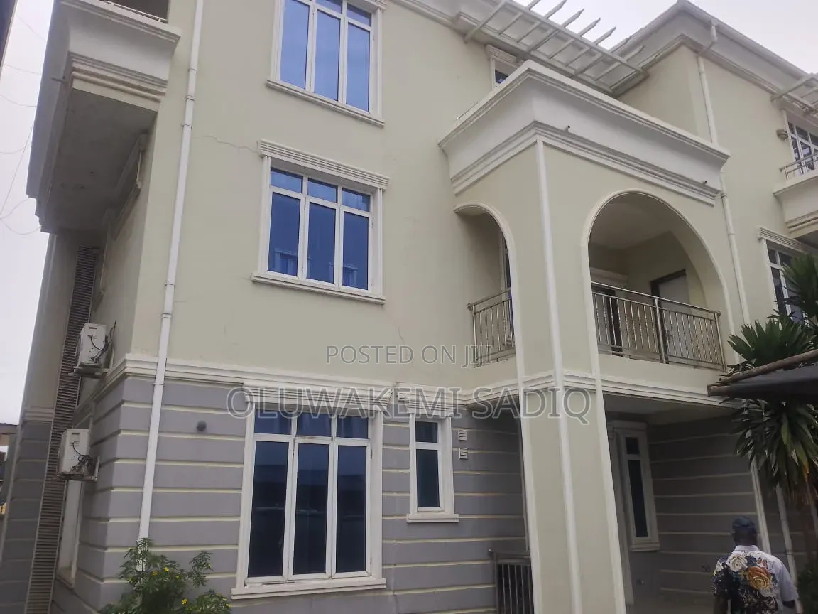 7bdrm Duplex in Ikeja Gra for rent in Ikeja GRA