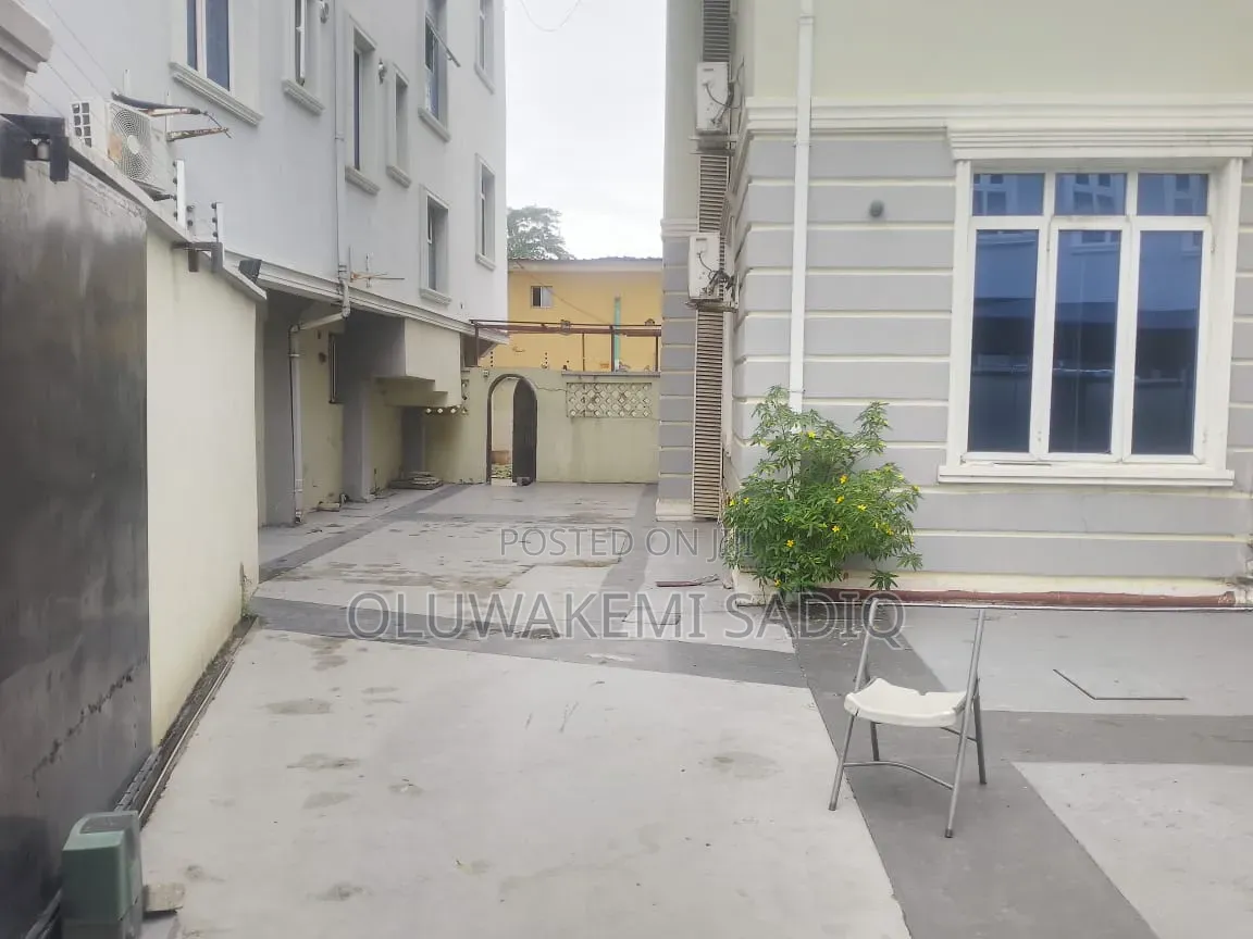 7bdrm Duplex in Ikeja Gra for rent in Ikeja GRA