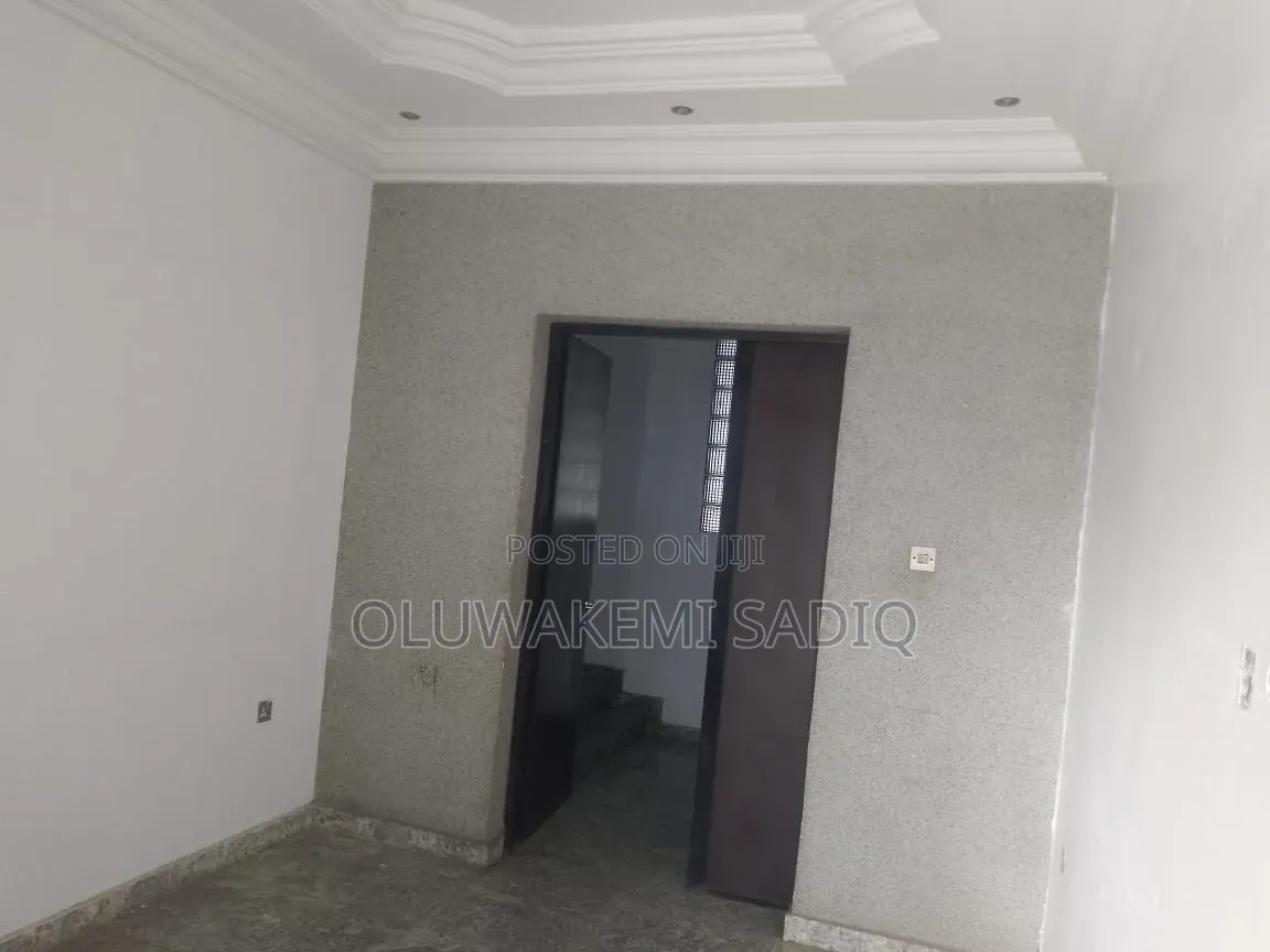 7bdrm Duplex in Ikeja Gra for rent in Ikeja GRA