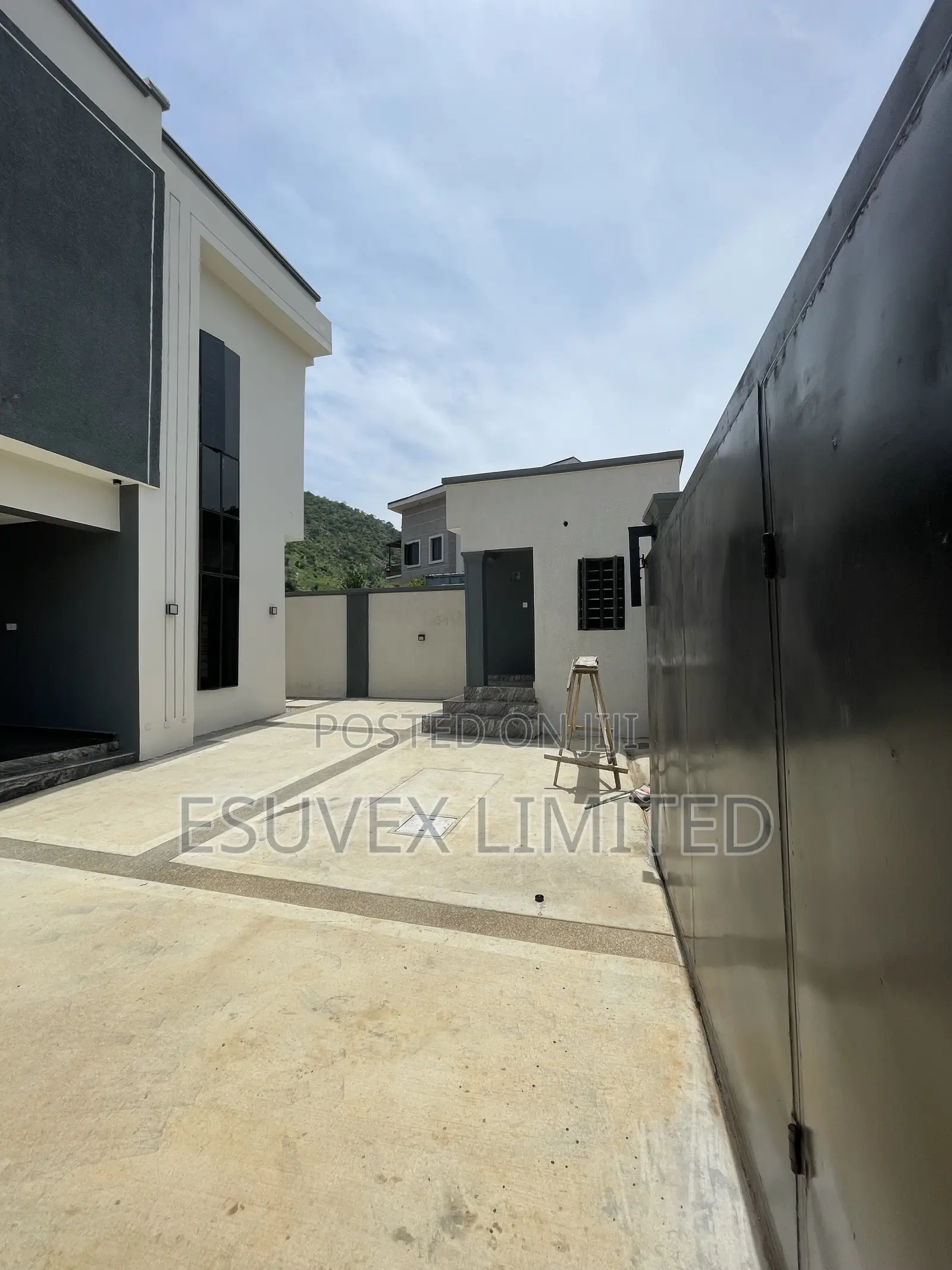 4bdrm Duplex in Mountain View for sale in Dawaki