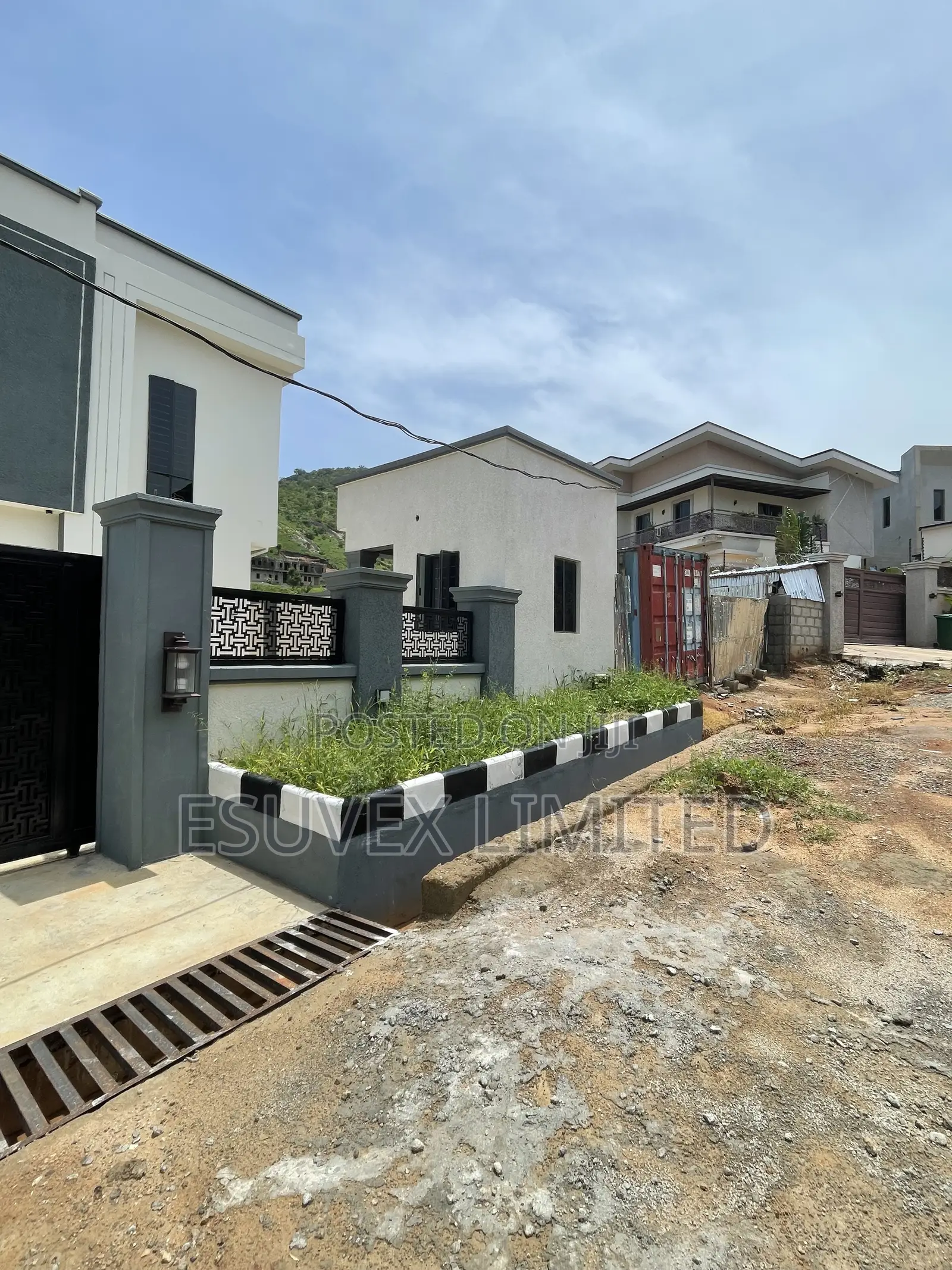 4bdrm Duplex in Mountain View for sale in Dawaki