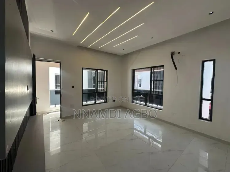 5bdrm Duplex in Ologolo for rent in Ologolo