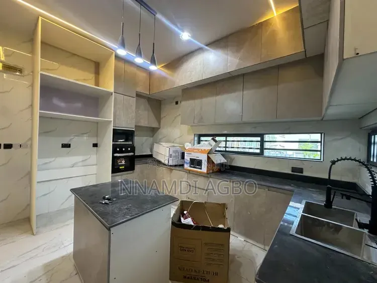 5bdrm Duplex in Ologolo for rent in Ologolo