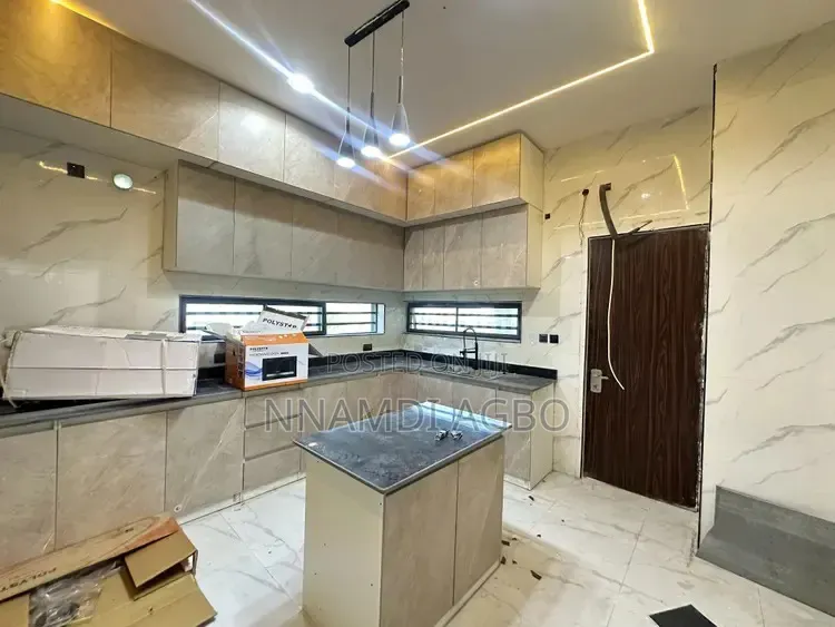 5bdrm Duplex in Ologolo for rent in Ologolo