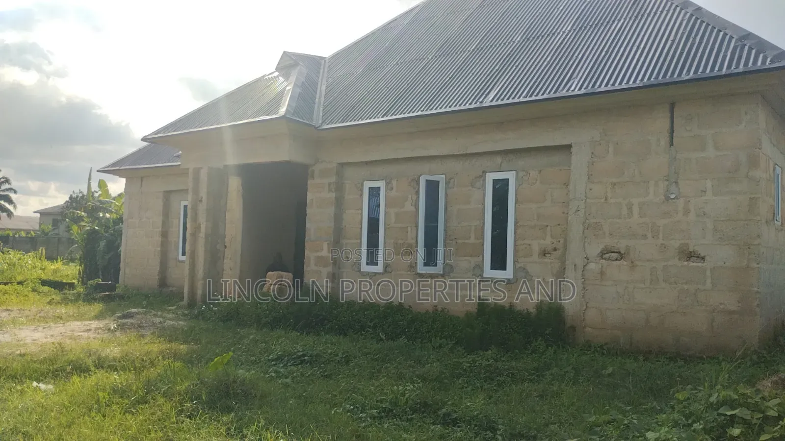 3bdrm Bungalow in Stadium Road 🏟️ Uyo for sale in Uyo