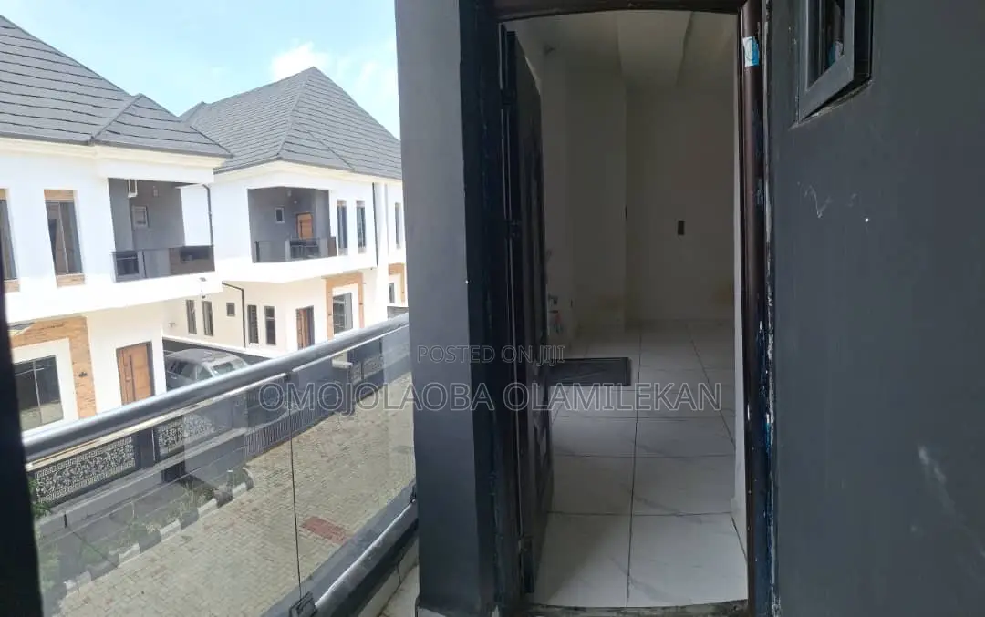 4bdrm Duplex in Lekki Phase 2 for rent in Lekki Phase 2