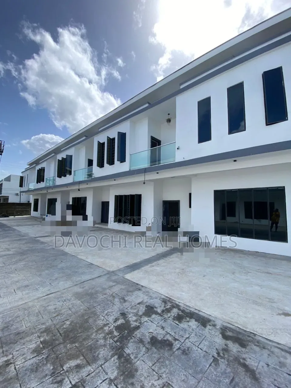 5bdrm Duplex in Ikota for sale in Ikota