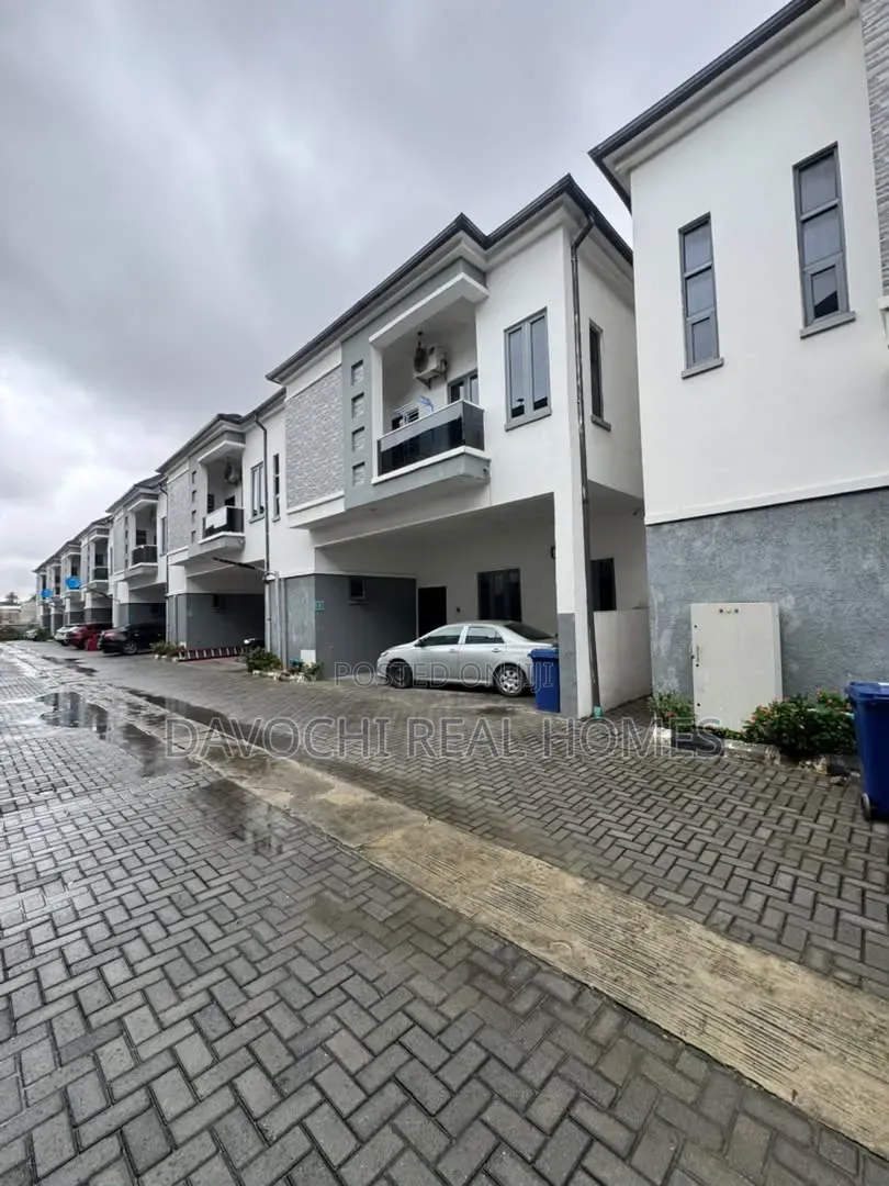 4bdrm Duplex in Ikota for rent in Ikota