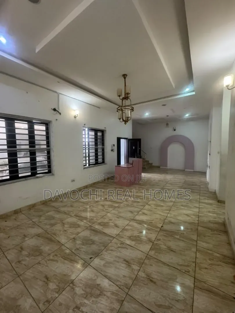 4bdrm Duplex in Ikota for rent in Ikota