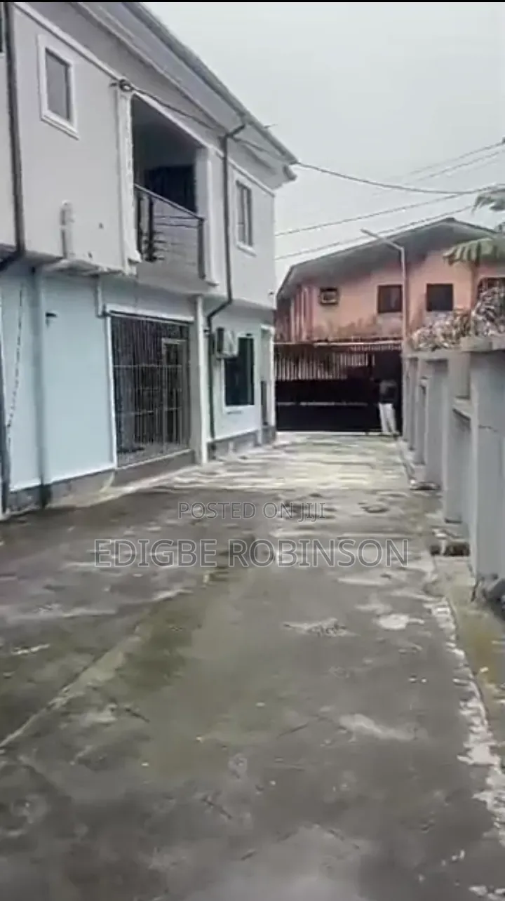 11bdrm Duplex in Jakpa Estate, Warri for sale in Warri