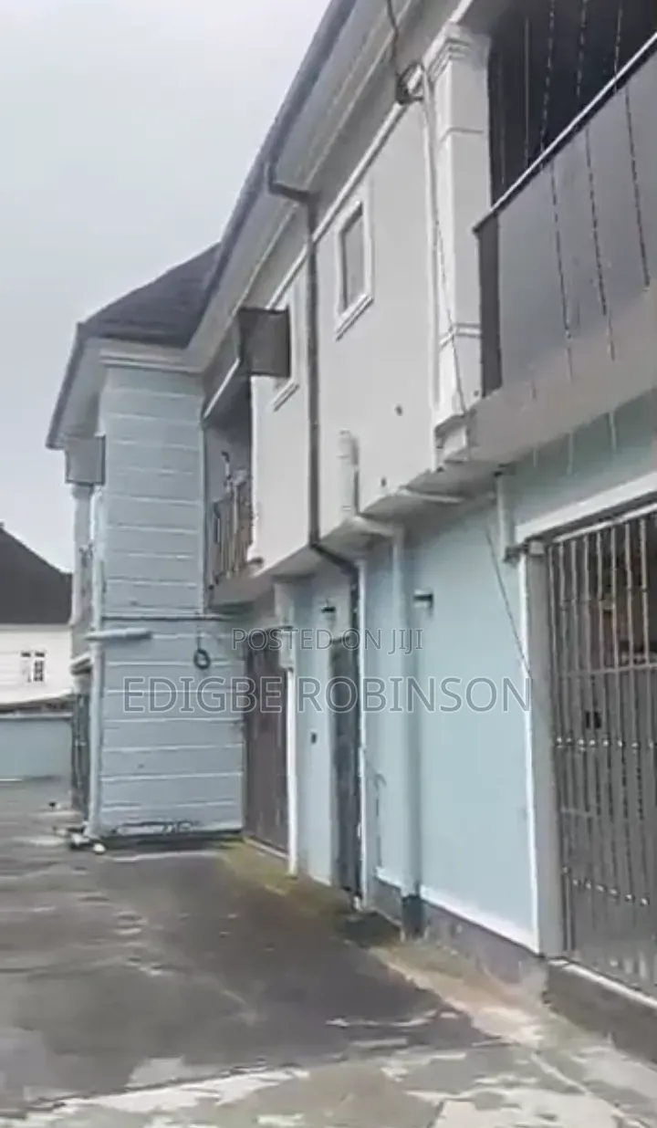 11bdrm Duplex in Jakpa Estate, Warri for sale in Warri