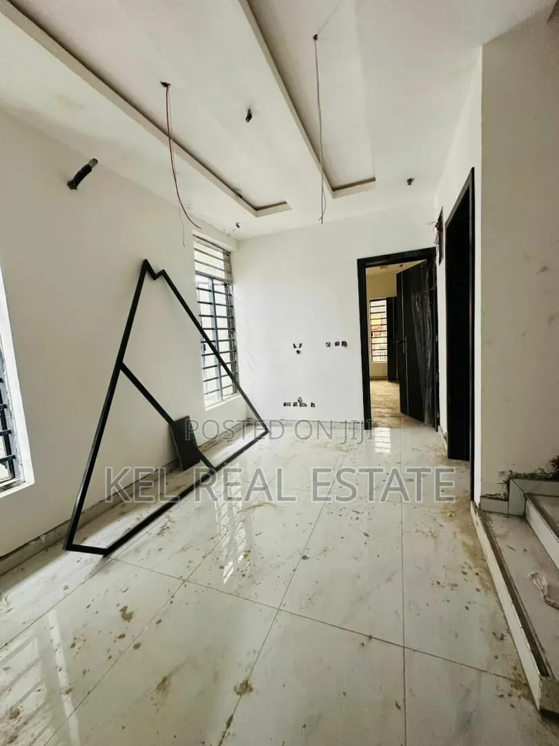 5bdrm Duplex in Omole Phase 1 for sale in Omole Phase 1