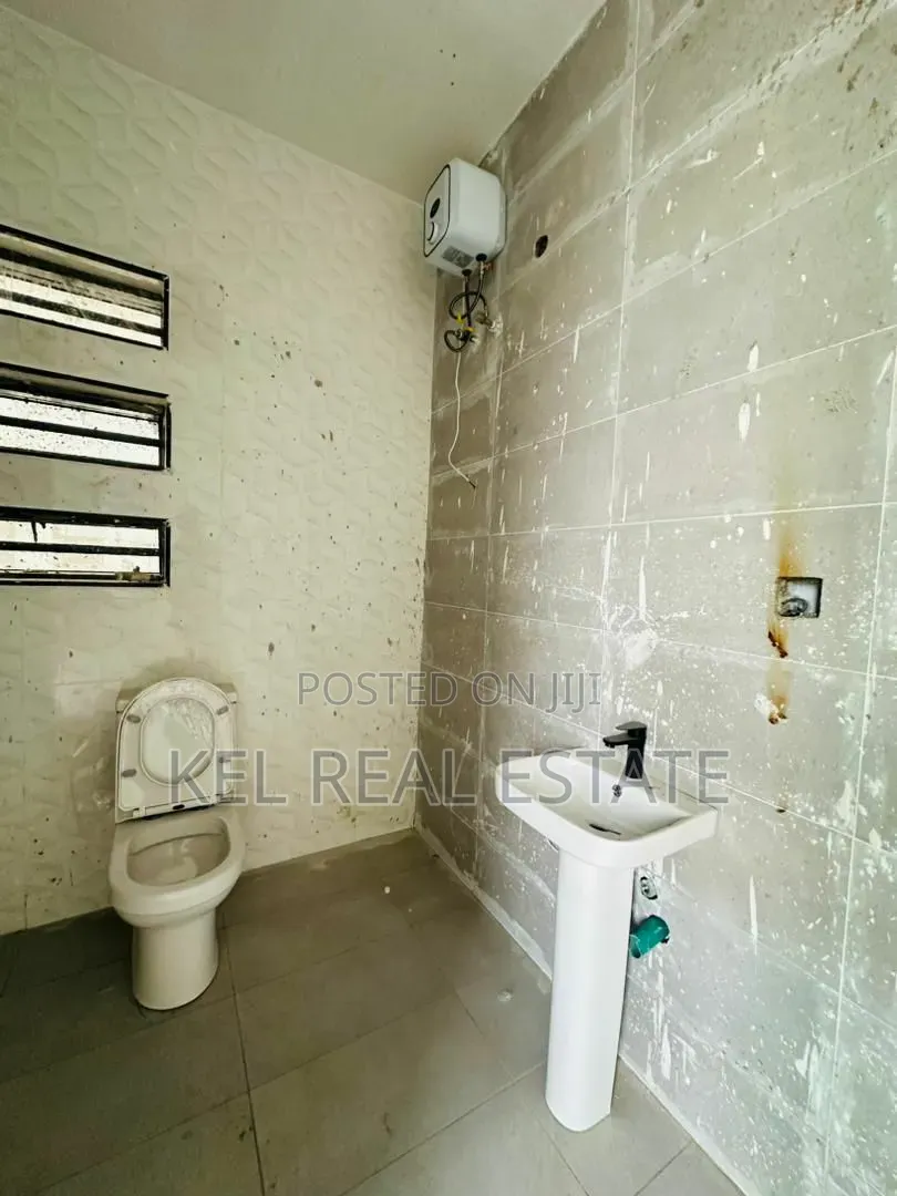 5bdrm Duplex in Omole Phase 1 for sale in Omole Phase 1