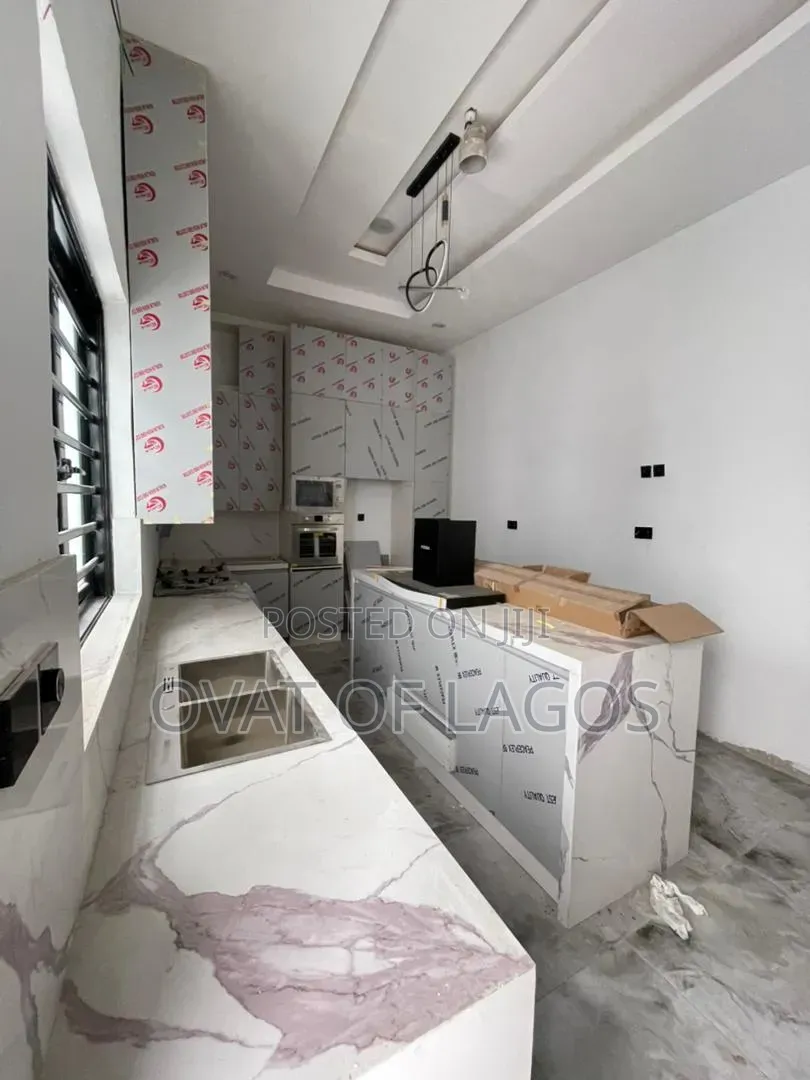 5bdrm Duplex in Osapa london for sale in Osapa london