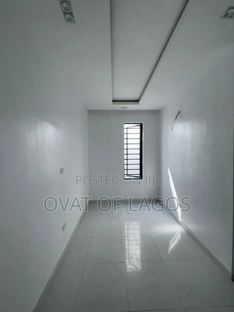 4bdrm Duplex in Ikota for sale in Ikota