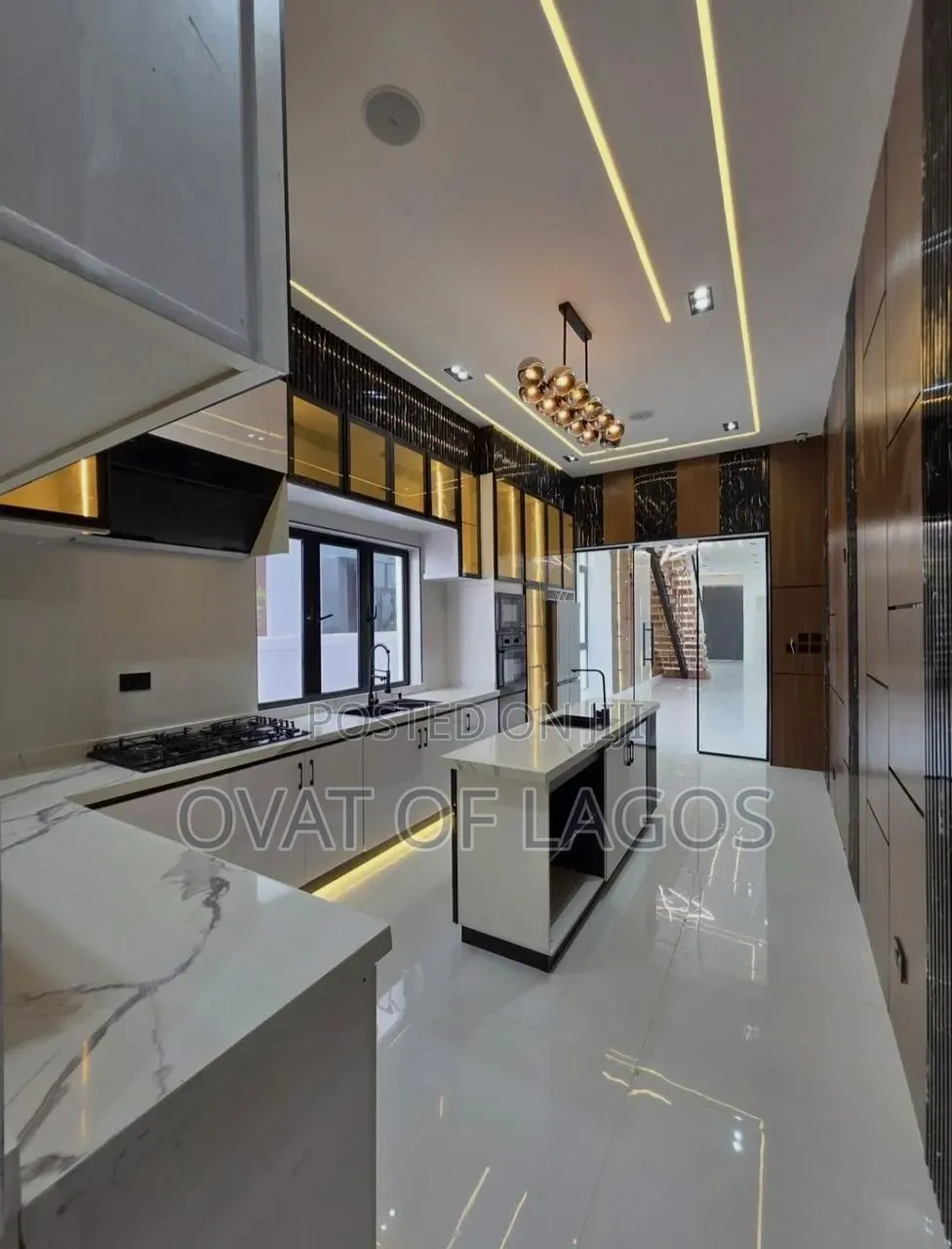 5bdrm Duplex in Ikota for sale in Ikota