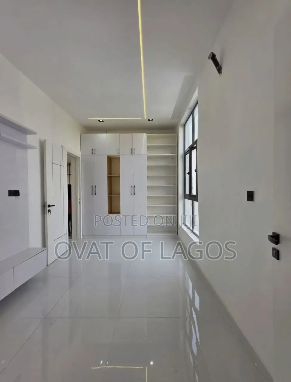 5bdrm Duplex in Ikota for sale in Ikota